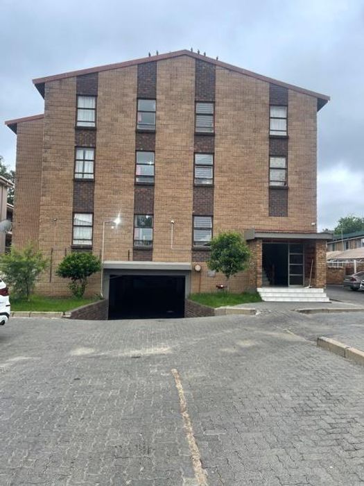 For Sale: Apartment in Fontainebleau with secure parking, communal amenities, and investor potential.