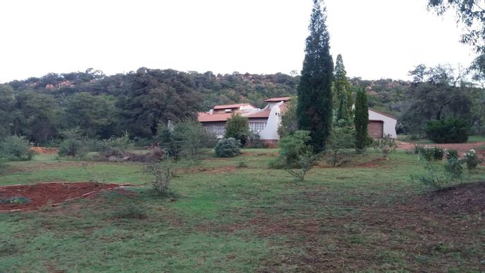 For Sale: Golf View Small Holding with 3 bedrooms, large kitchen, and borehole.