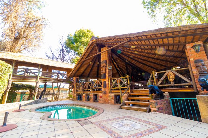 For Sale: House in Blignautsrus AH with equestrian facilities and extensive garage.