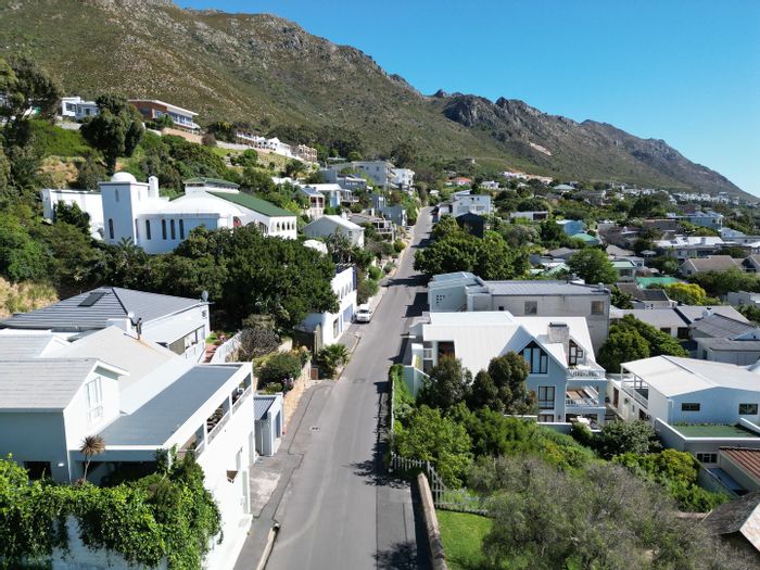 Gordons Bay Central: For Sale - Vacant Land Residential, 375 m² near beach and amenities.