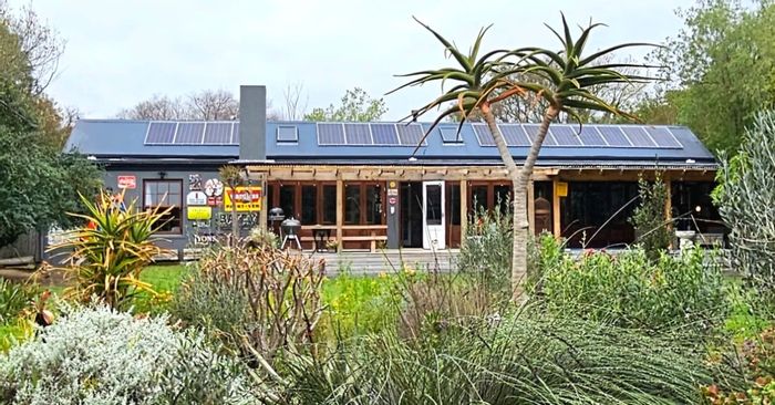 For Sale: House in Stanford Central with garden, pool, solar system, and views.