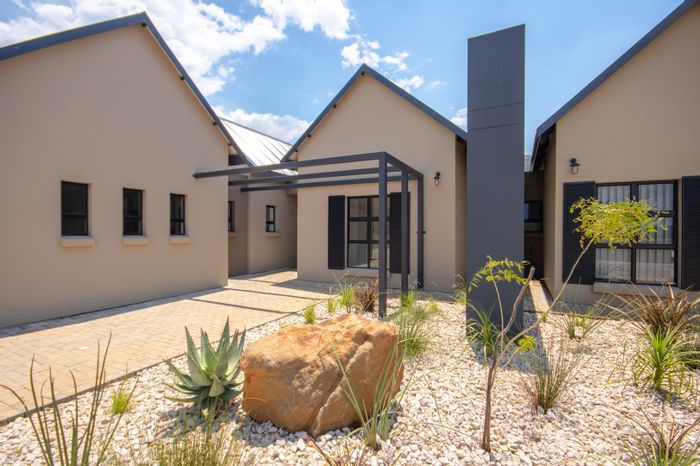 For Sale: Townhouse in Leloko Lifestyle & Eco Estate, 3 beds, double garage, inverter system.