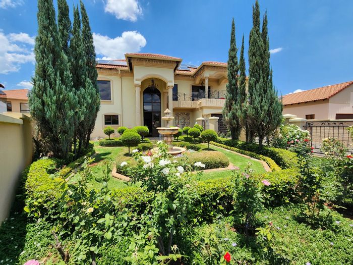 House For Sale in Xanadu Nature Estate: 4 Bedrooms, pool, staff quarters, mountain views.
