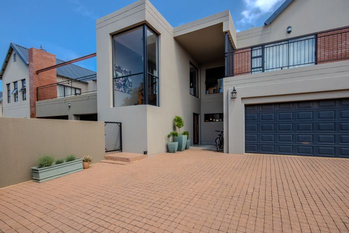 For Sale: House in Leloko Lifestyle & Eco Estate with pool, garden, and dam access.