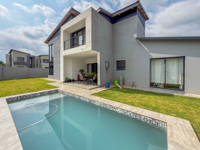 House For Sale in Melodie: 4 beds, pool, garden, and double garage.