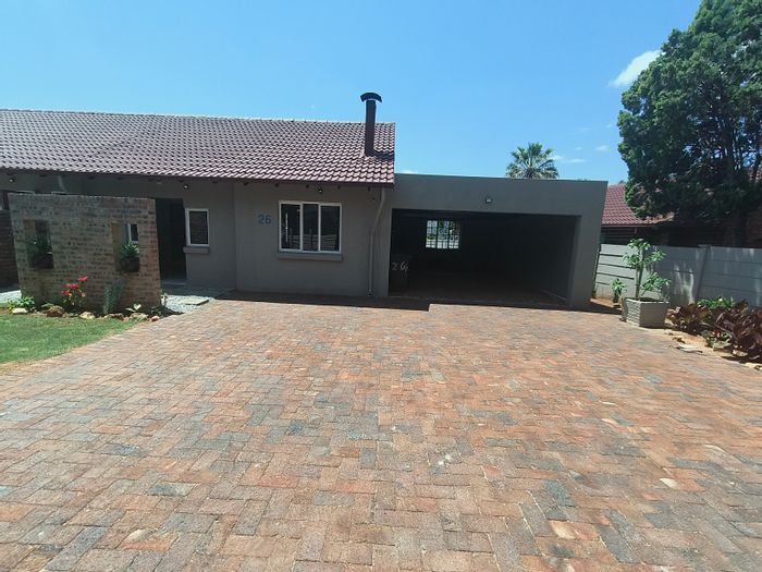 Rooihuiskraal House For Sale: 3 beds, indoor braai, study, double garage.