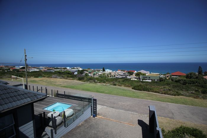 For Sale: Spacious 6-bedroom house in Reebok with ocean views and large garage.
