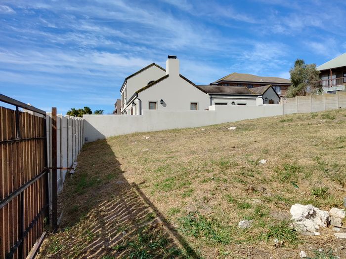 Vacant Land Residential for Sale in Reebok - 585 m², ideal for your dream home.