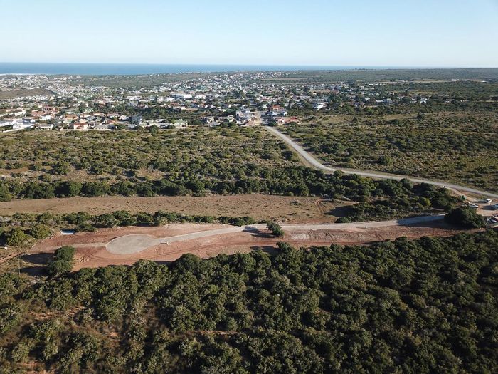 Vacant Land for Sale in Stilbaai Wes: 752 sqm, beach access, utilities available.