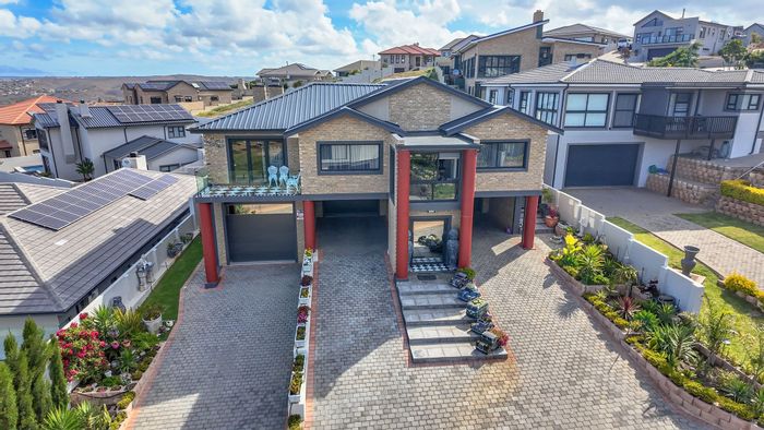 For Sale: Spacious Monte Christo house with pool, garages, and versatile living spaces.