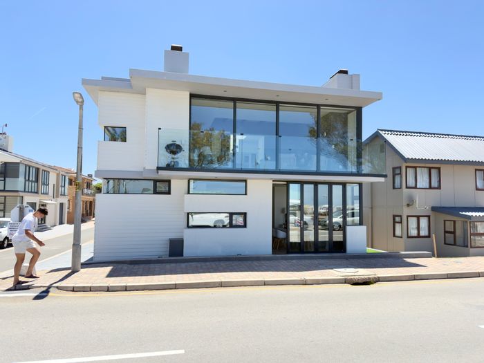 For Sale: House in Hartenbos Central with private lift, solar power, dual-living.