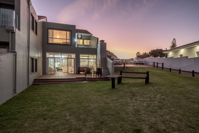 Bayview Townhouse For Sale: 5 bedrooms, beachfront access, private patio, secure parking.