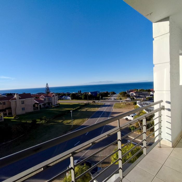 For Sale: Apartment in Reebok with sea views, pool, and spacious layout.