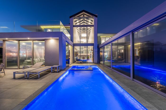 For Sale: House in Pinnacle Point Golf Estate with golf course views and luxury amenities.