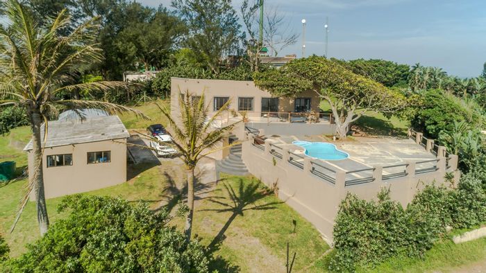 House for Sale in Tugela Mouth: 3 Bedrooms, flatlet, pool, spacious yard.