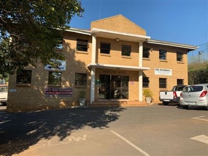For Sale: Clarendon Office, 131sqm with interleading door and 6 parking bays.