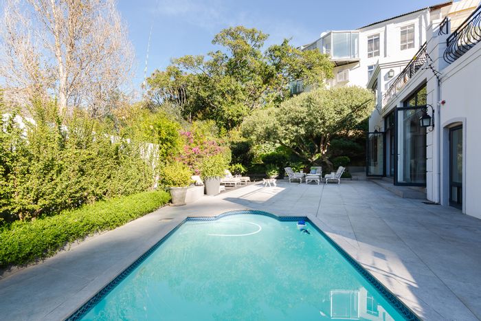 Tamboerskloof House For Sale: Secure estate, pool, panoramic views, guest suites.