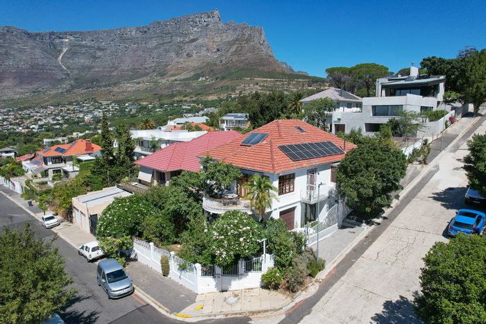 To Rent: Spacious Tamboerskloof house with pool, office, and stunning views.