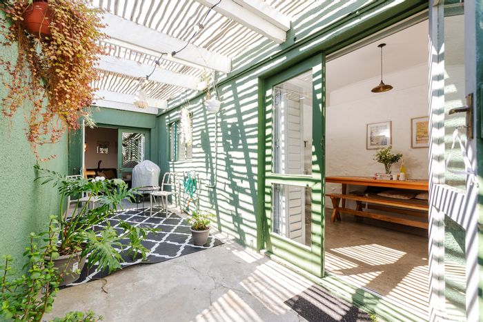 Bo Kaap House For Sale: 2 bedrooms, courtyard, mountain views, historic charm.