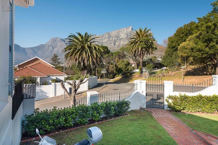Tamboerskloof House For Sale: 3 Bedrooms, garden, views, double garage, near schools.