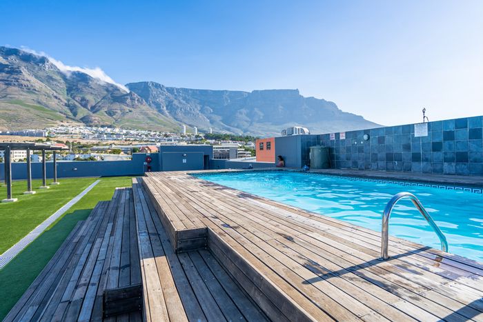 Zonnebloem Apartment For Sale: Rooftop pool, gym, stunning views, and secure living.