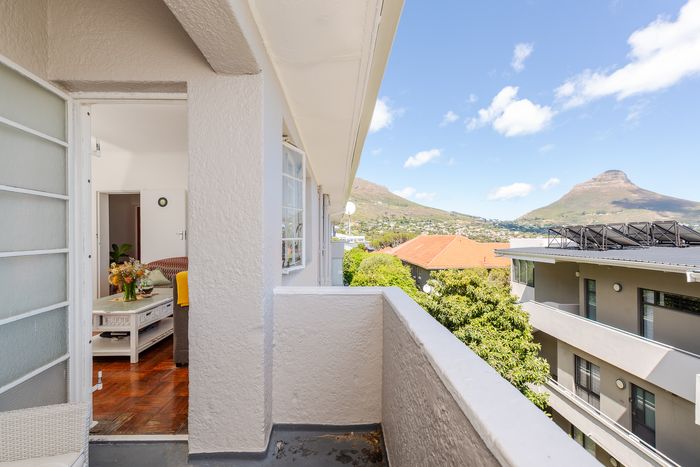 Vredehoek Apartment For Sale: 2 Bedrooms, Garage, Balcony with City and Ocean Views.