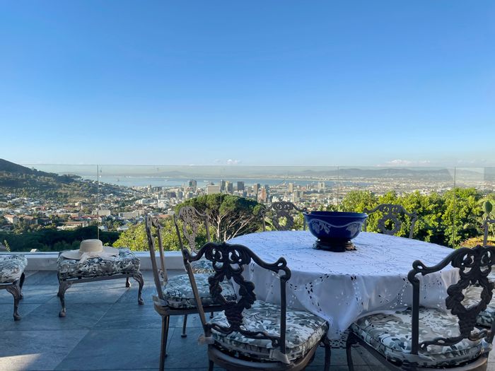 Higgovale House For Sale: Seven bedrooms, pool, gardens, and nature reserve access.