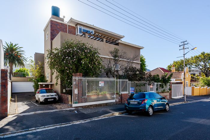 For Sale: 2-bedroom apartment in Gardens, near Kloof Street amenities and secure parking.