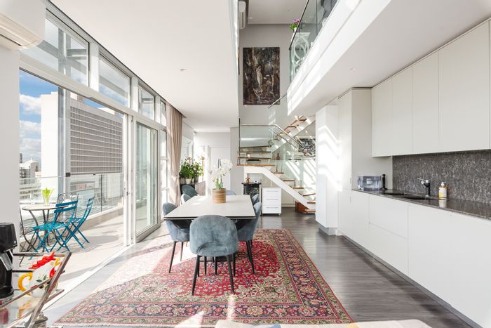 Cape Town City Centre Apartment For Sale: 3 bedrooms, pool, AirBnB potential.