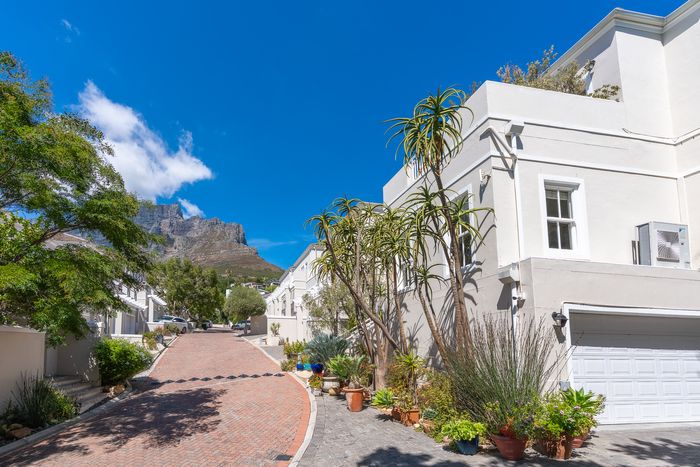 For Sale: Higgovale House with 4 bedrooms, garden room, and mountain views.