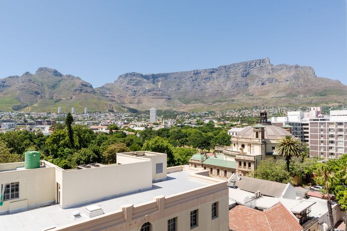 Cape Town City Centre Apartment For Sale: Airbnb-ready, secure parking, 24-hour security.