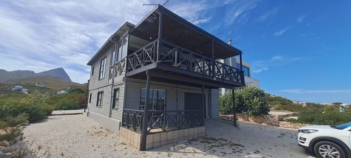 Furnished 3-bedroom house with mountain views, baboon-proof features in Rooi Els Central.