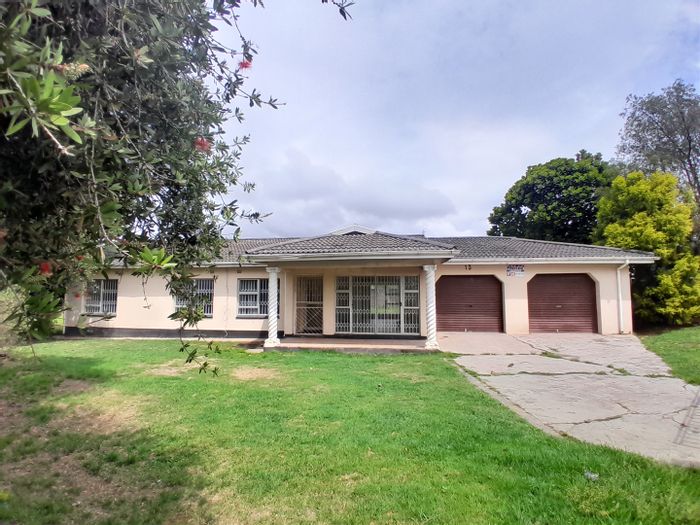 Three-bedroom house in Southernwood with double garage and spacious yard, To Rent.