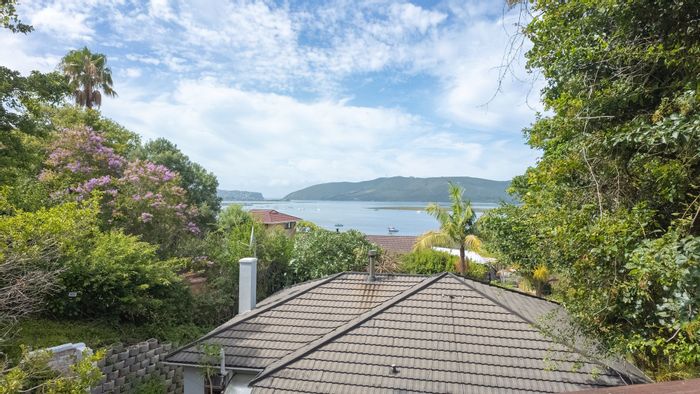 For Sale: Multi-dwelling house in Paradise with lagoon views and versatile living options.