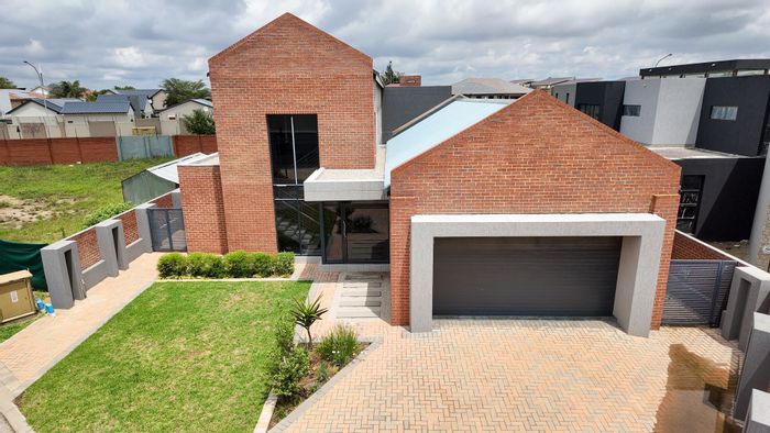For Sale: Spacious 6-Bedroom House in Swallow Hills Lifestyle Estate with Pool and Granny Flat.