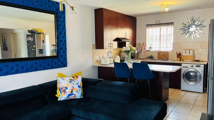 Chloorkop Townhouse For Sale: 2 Bedrooms, secure complex, near transport and amenities.