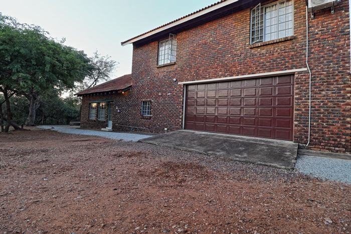 Marloth Park Central House For Sale: 4 beds, pool, double garage, near river.