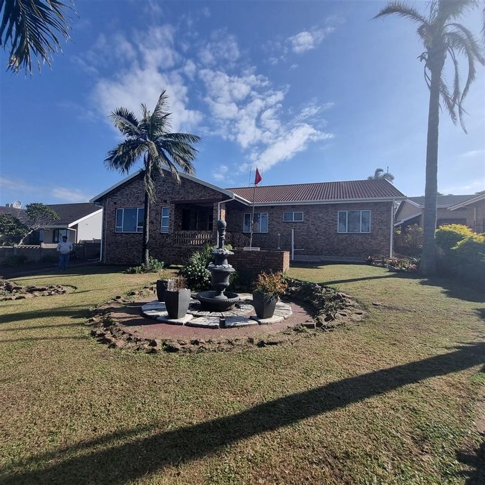 For Sale: House in Park Rynie with 3 bedrooms, flatlet, and double garage.