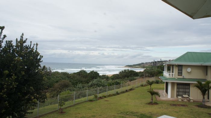 For Sale: Beach-access Townhouse in Elysium Central with three en-suites and garage.