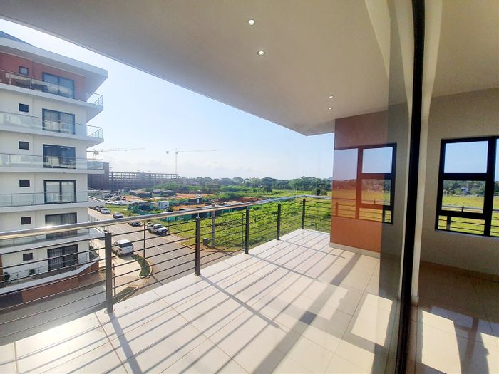 Umhlanga Ridge Apartment For Sale: 3 beds, pool, gym, secure living.