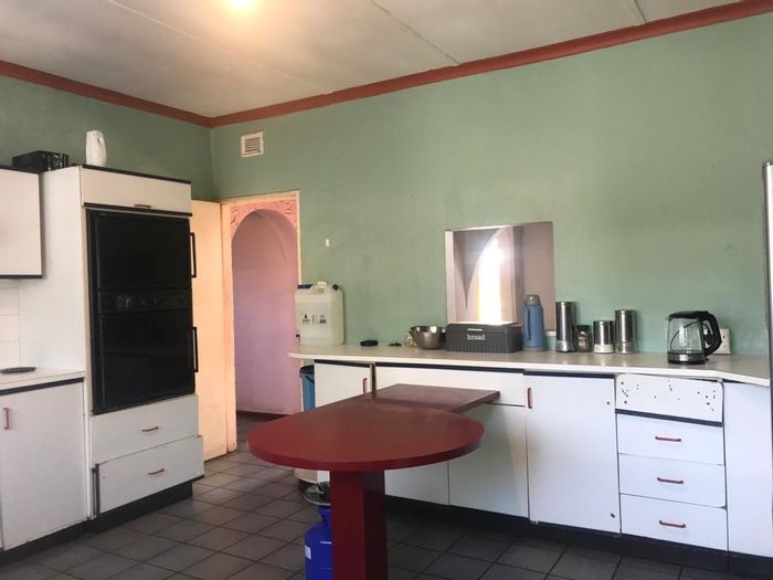 For Sale: House in Esikhawini Central, 3 bedrooms, ensuite, spacious living and dining.