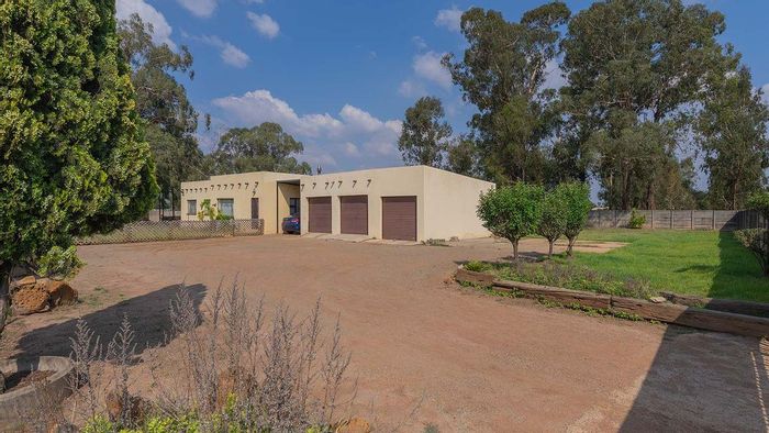 For Sale: Vacant Land Residential in Lilyvale AH, 16,246sqm with utilities.