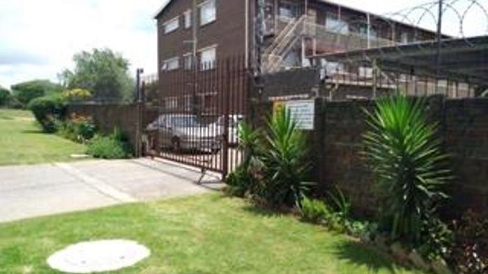 Ravensklip Apartment For Sale: Ground-floor, pet-friendly, private garden, close to amenities.