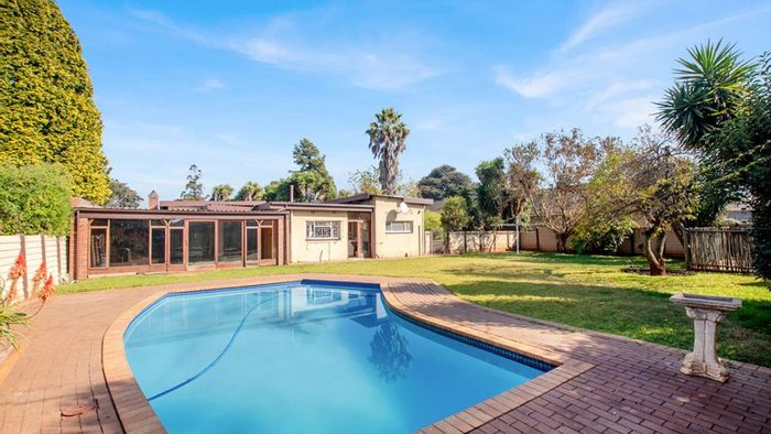 For Sale: Spacious 3-bedroom house in Kenleaf with pool, bar, and cinema.