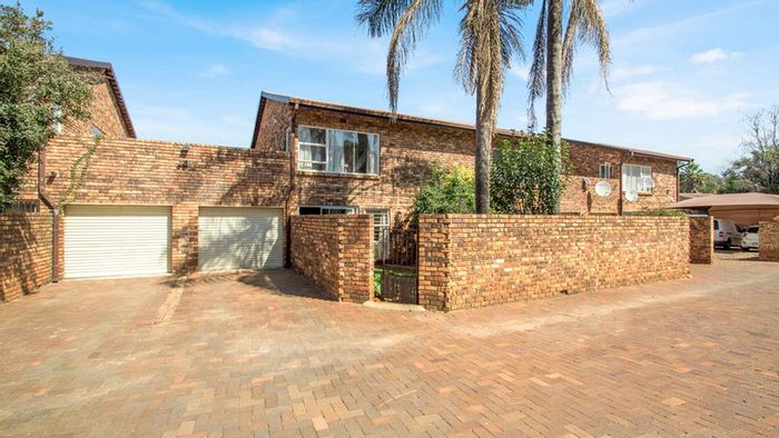 For Sale: 3-Bedroom Townhouse in Roodekrans with garden, garage, and fiber-ready.