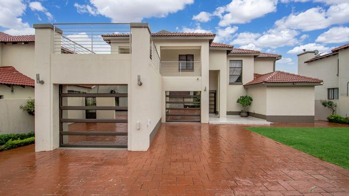 For Sale: House in Ruimsig with pool, patio, and spacious bedrooms.