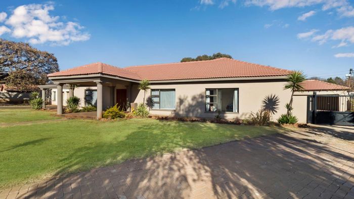 For Sale: Clubview House with 11 rental rooms, pool, and spacious living areas.