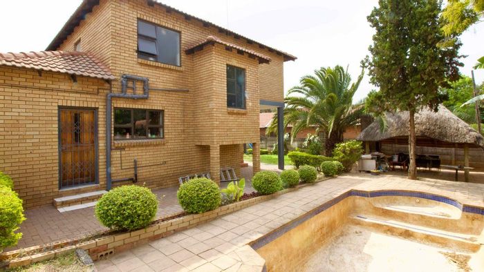 Highveld House For Sale: 4 Bedrooms, Pool, Lapa, No Loadshedding, Double Garage.