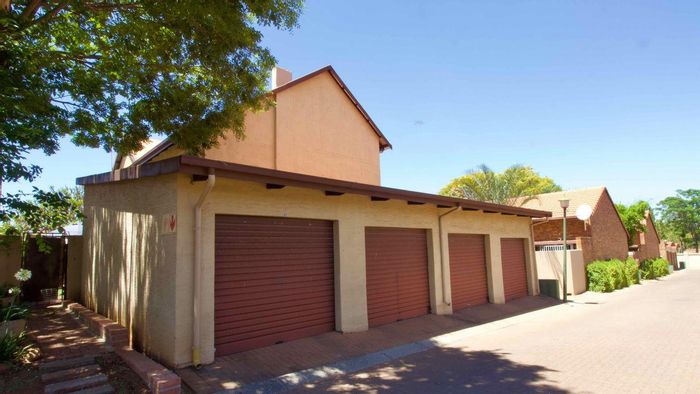 For Sale: Clubview Apartment, 3 bedrooms, garage, pet-friendly, secure access.