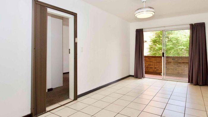 Zwartkop Apartment For Sale: 3 Bedrooms, 24-hour security, garage, water included.
